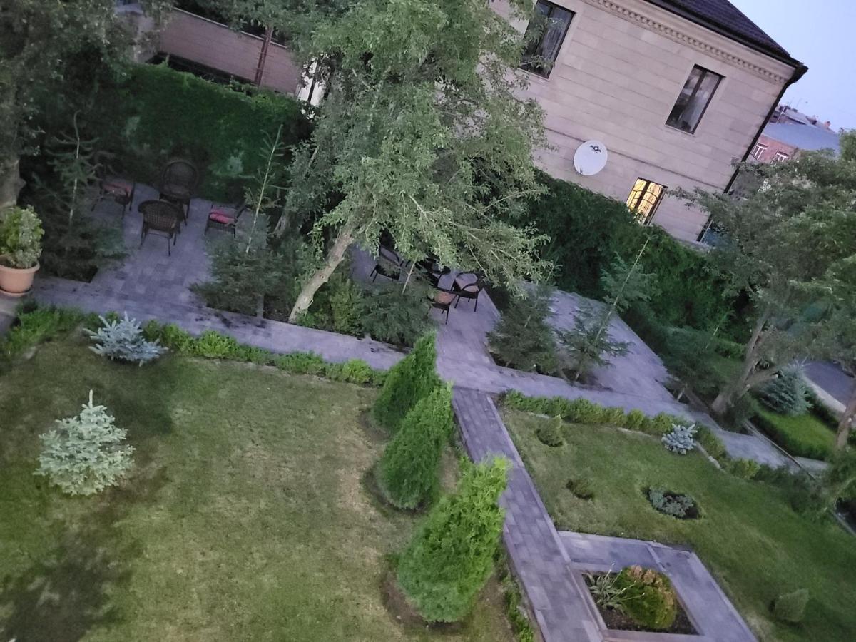 Ahana Hotel Martuni Exteriér fotografie